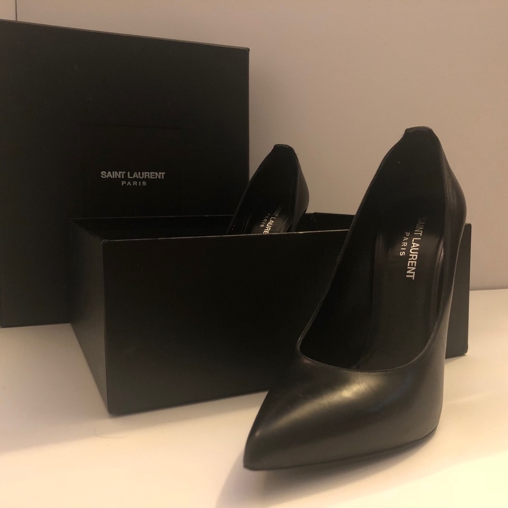Saint Laurent Black Pumps